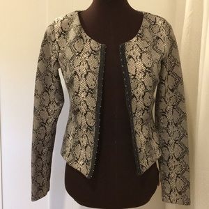 Befree shirt jacket snake print size 34/small